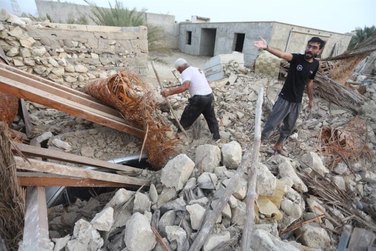 Al menos 5 personas murieron y otras 44 resultaron heridas tras terremotos en Irán