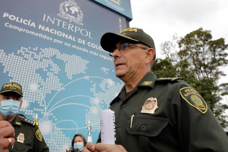 Miembros del Clan del Golfo asesinan a dos policías en un restaurante al norte de Colombia