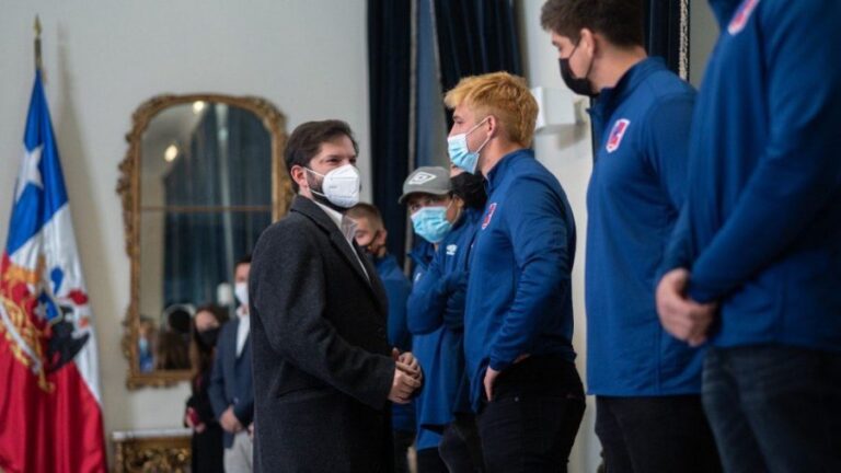Presidente Boric recibió a los Cóndores tras su clasificación al Mundial de Rugby: 
