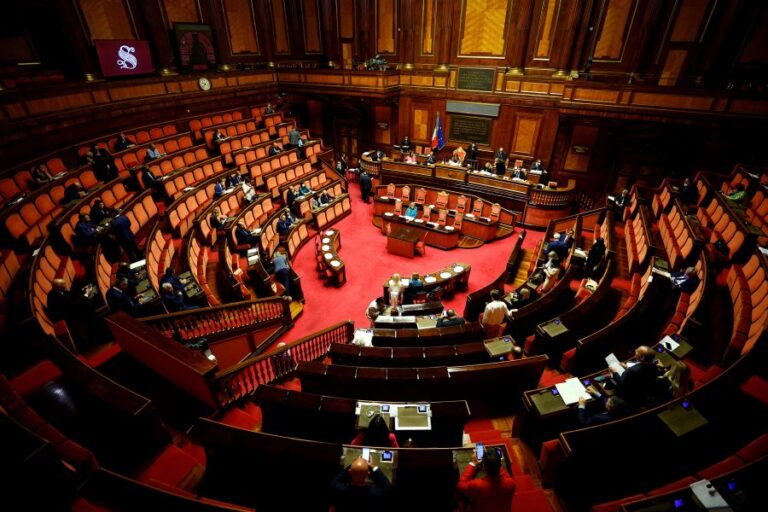 Raúl Sohr por disolución del Parlamento italiano: 