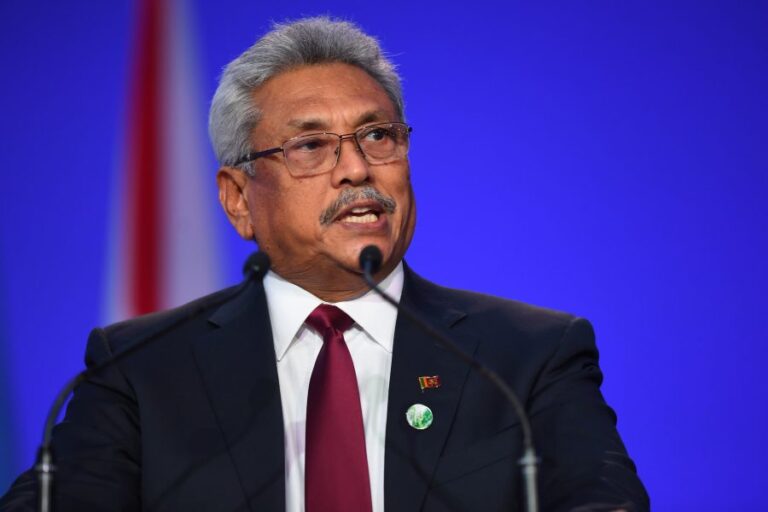 Presidente de Sri Lanka aterrizó en Singapur tras huir de su país