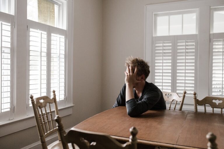 Termómetro de Salud Mental: ¿Cuáles son las principales fuentes de estrés de los chilenos?