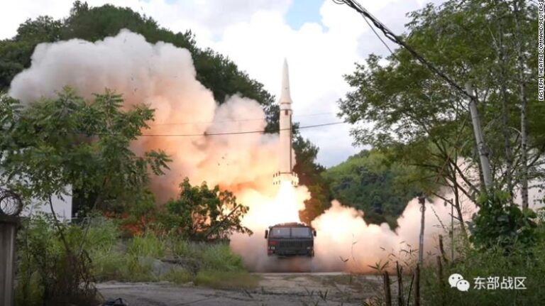 China lanzó simulacros de ataques aéreos alrededor de Taiwán en cuarto día de ejercicios militares