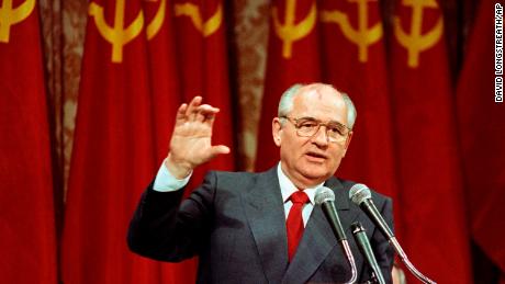 ¿Qué fueron las políticas de perestroika y glasnost de Gorbachov y qué consecuencias tuvieron?