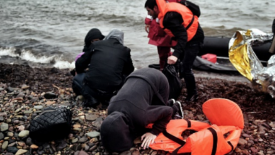 Grecia: Naufragio en el Egeo deja cerca de 30 migrantes desaparecidos