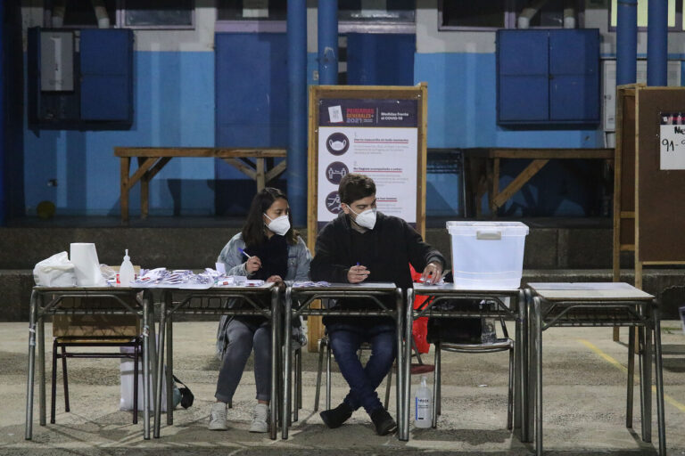 Plebiscito de salida: 7 dudas sobre la labor de vocal de mesa y las respuestas del Servel a cada una