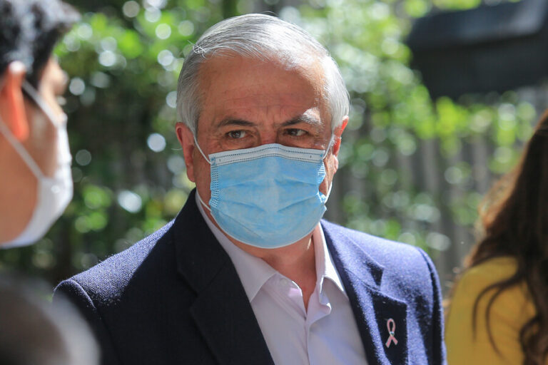 Mañalich critica al Minsal por avance de viruela del mono: 