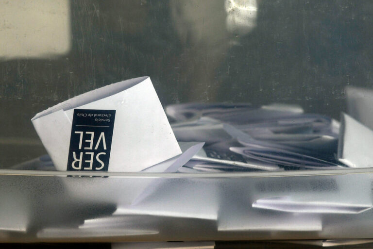 Encuesta Panel Ciudadano UDD: A dos semanas del plebiscito, el Rechazo se impone en 10 puntos frente al Apruebo