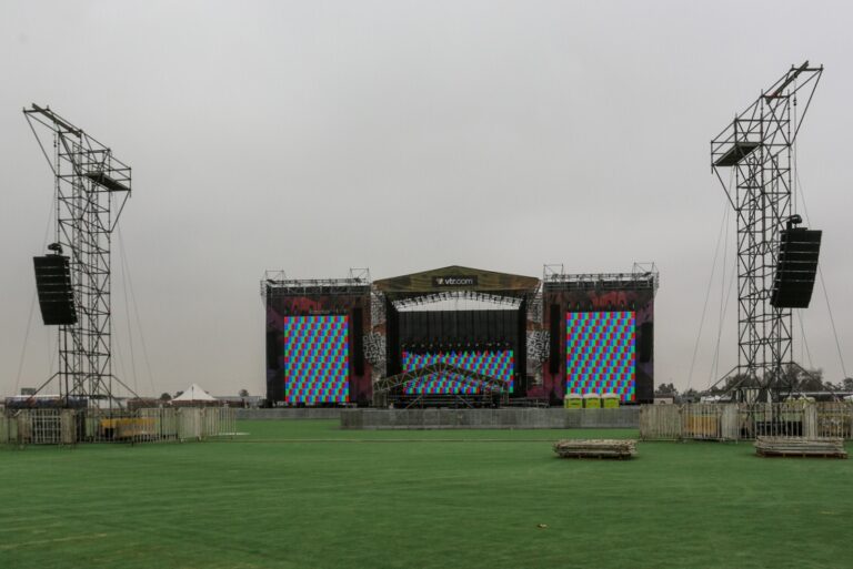 Conciertos y partidos de fútbol en la mira: Minsal zanjará la incertidumbre por los aforos en 48 horas