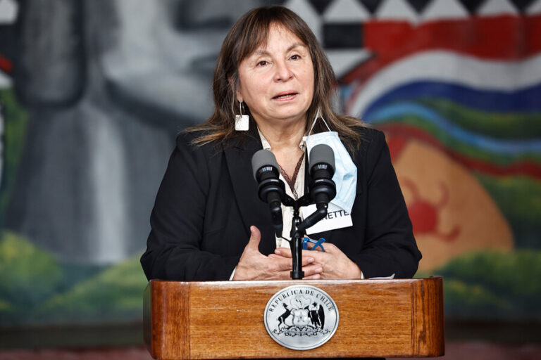 Ministra Vega dio positivo a COVID-19: Se encuentra con síntomas leves