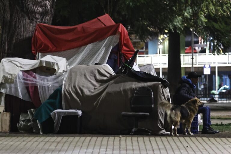 Gobierno impulsó plan piloto para reubicar a personas en situación de calle en la RM