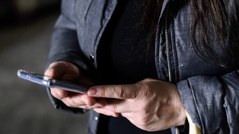 Gobierno alerta sobre SMS fraudulento que pide datos personales para recepción de Bono Invierno