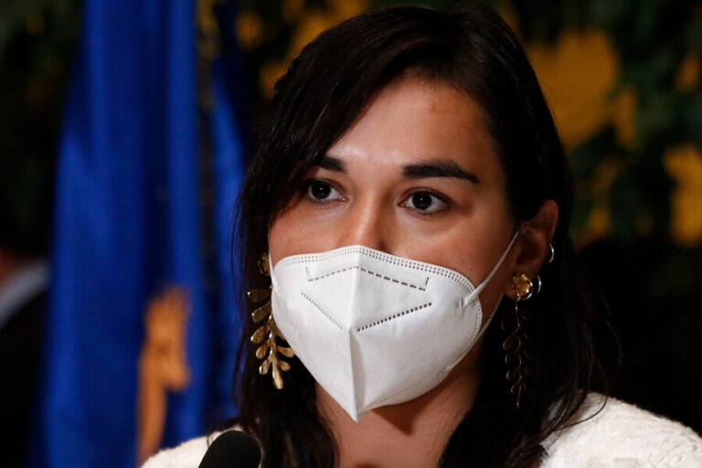 Ministra Siches anuncia proyecto para modificar ley migratoria y facilitar procesos de expulsión