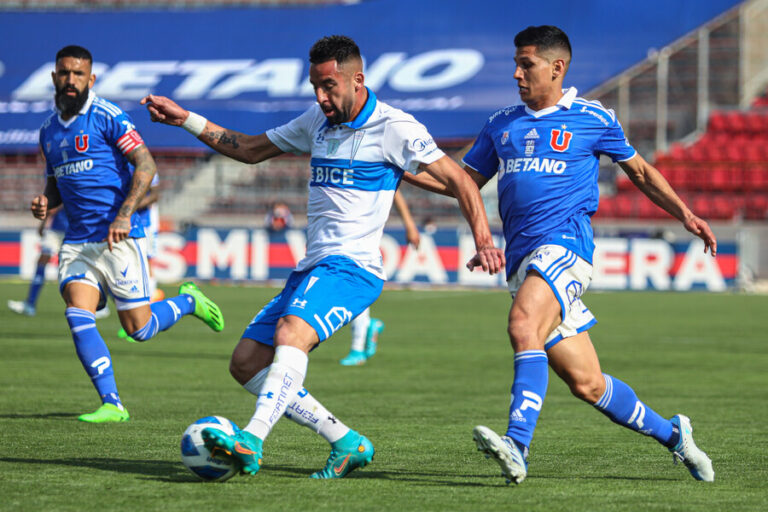 Universidad Católica goleó por 3-0 a la U y se quedó con una nueva edición del Clásico Universitario