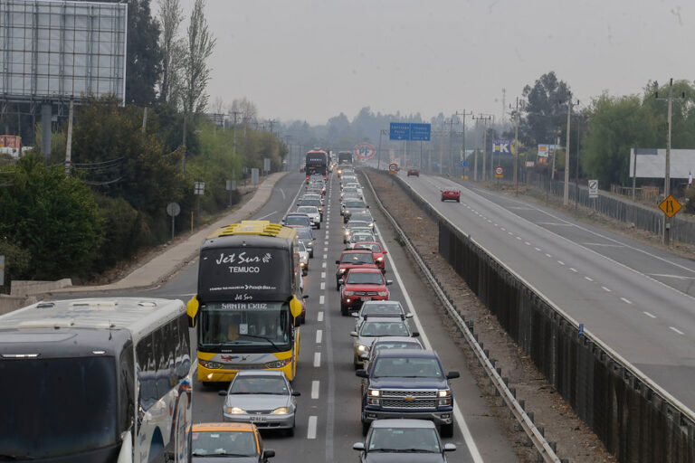 Balance fin de semana largo: 336 mil vehículos salieron de la capital y 10 personas fallecieron en accidentes de tránsito