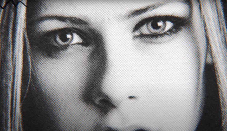 Avril Lavigne celebra 20 años de carrera con su propia estrella en el Paseo de la Fama