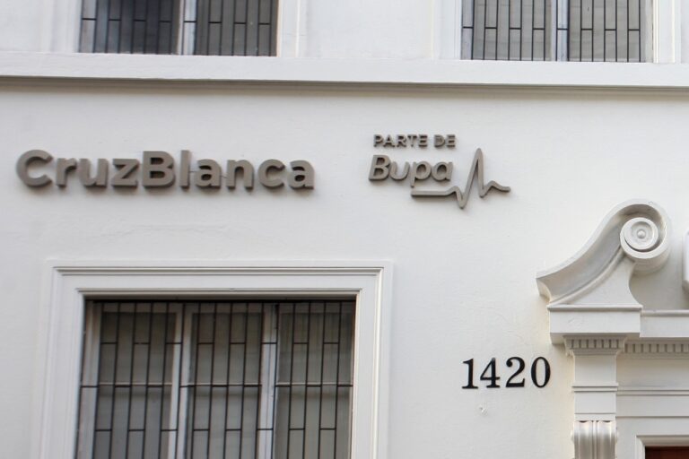 Isapre Cruz Blanca cierra área de ventas tras profunda de crisis financiera