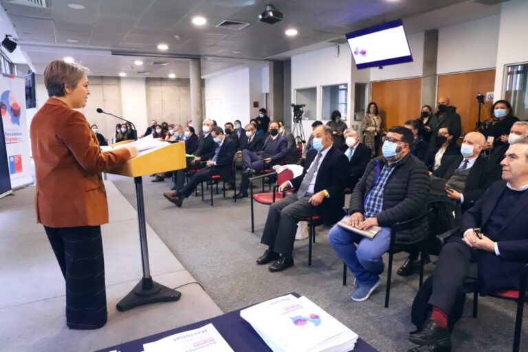 Gobierno entrega informe de diálogo tripartito por pensiones dignas