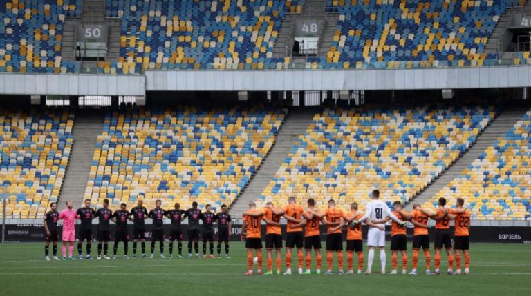 Sin fanáticos y con refugios antiaéreos: Fútbol ucraniano se reinicia en medio de la invasión rusa