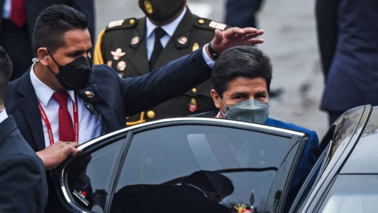 Perú: Piden investigar a coronel tras allanamiento a Palacio de Gobierno