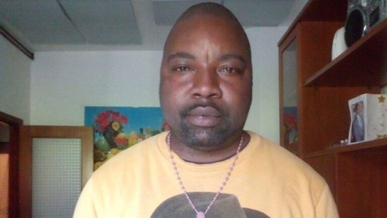 Indignación en Italia por el asesinato de un vendedor nigeriano en plena calle: Ningún transeúnte intervino