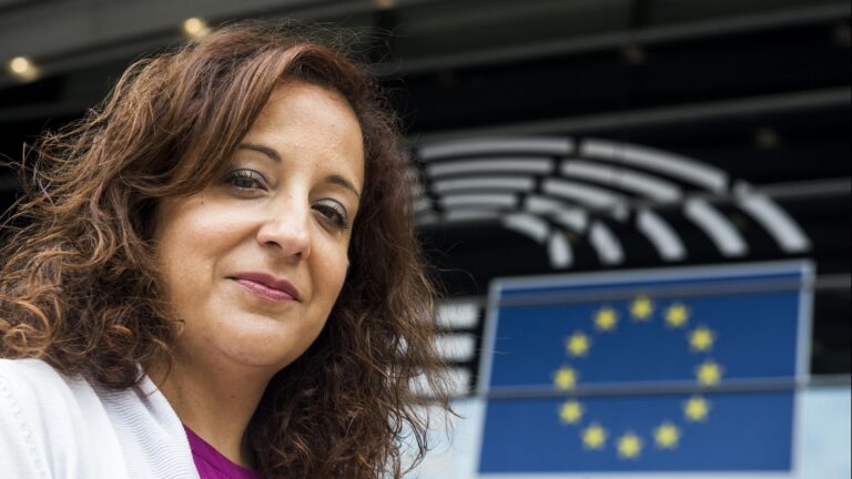 Expresidenta de la Comisión de Derechos de la Mujer del Parlamento Europeo destacó propuesta de Constitución