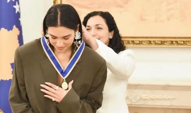 Dua Lipa es nombrada embajadora de honor de Kosovo por su trabajo para representar al país en el mundo