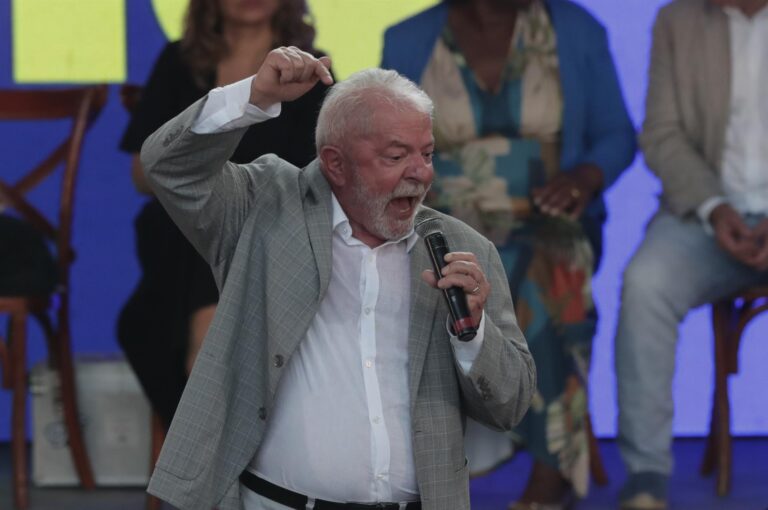De cara a las presidenciales: Lula intenta cautivar el voto evangélico en manos de Bolsonaro