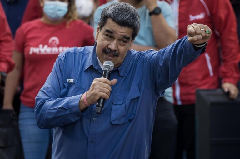 Maduro aceptó ser garante de las negociaciones de paz con el ELN tras petición de Petro