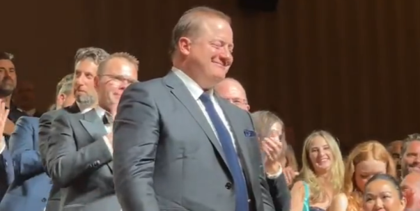 Brendan Fraser se emociona hasta las lágrimas tras una ovación de 6 minutos en el Festival de Cine de Venecia