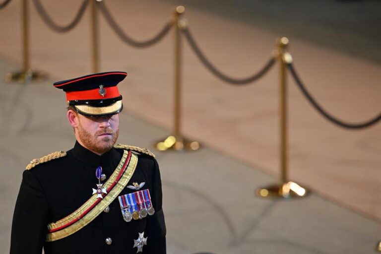 Principe Harry se enteró de la muerte de Isabel II minutos antes del anuncio oficial