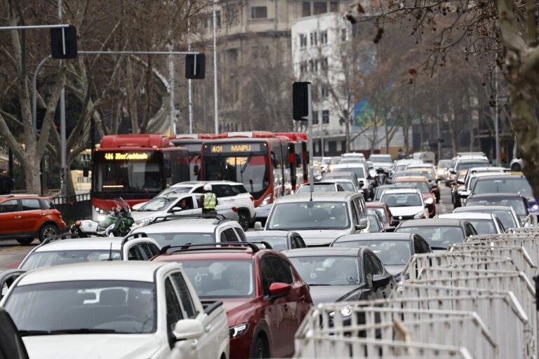 Camino al plebiscito: Conoce las desviaciones de tránsito por cierre de campañas en zona central de Santiago
