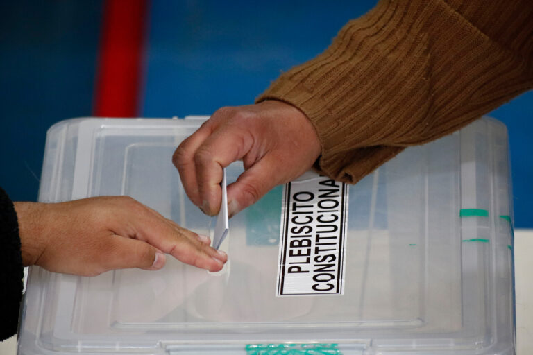 Cadem: 69% está de acuerdo con que se inicie un nuevo proceso constituyente