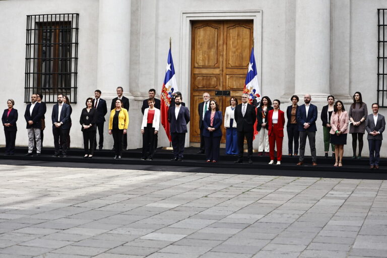 Así fue el primer cambio de gabinete del presidente Gabriel Boric