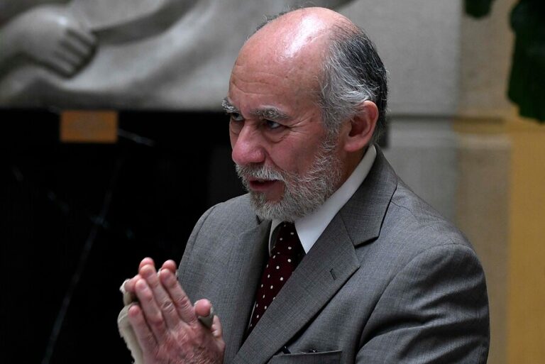 Senador Flores: 