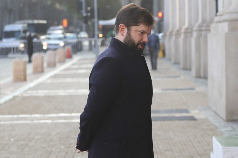 Plaza Pública Cadem: Aprobación al presidente Boric cae a un 35% en la última semana de septiembre