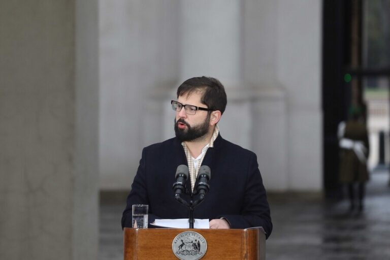 Presidente Boric respaldó a ministra Fernández tras filtración de correos: 