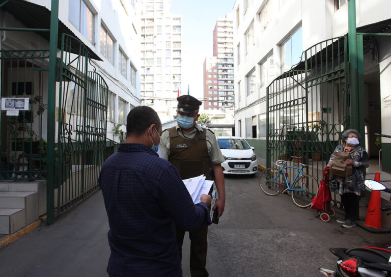 Registran largas filas en comisarías para acreditar excusas por no votar