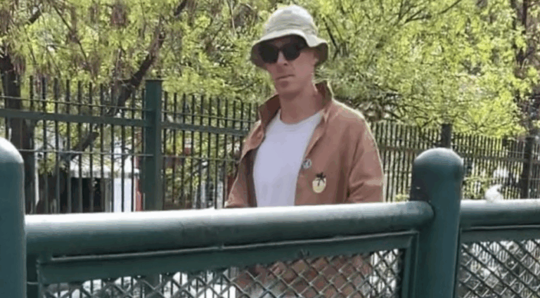 Benedict Cumberbatch fue sorprendido paseando por las calles de Buenos Aires junto a su familia