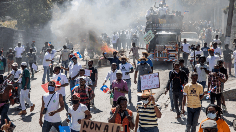 Manifestaciones, violencia y saqueos en un Haití sin control y con embajadas cerradas