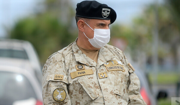 General Paiva renuncia a la jefatura de Estado Mayor Conjunto tras filtración de correos