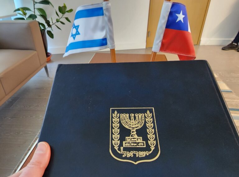Pdte. Boric recibió cartas credenciales del embajador de Israel tras superar 