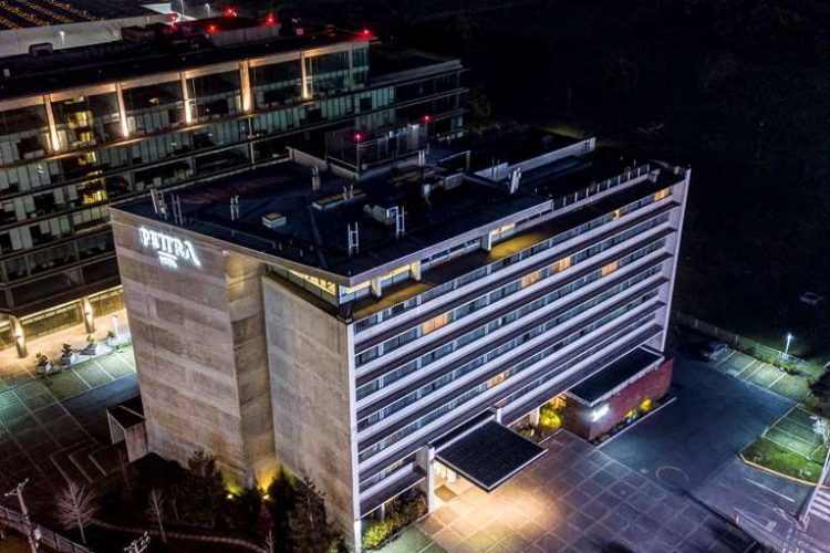Baradit dice que convencionales sí hicieron una fiesta y nadaron sin autorización en piscina de hotel de Concepción