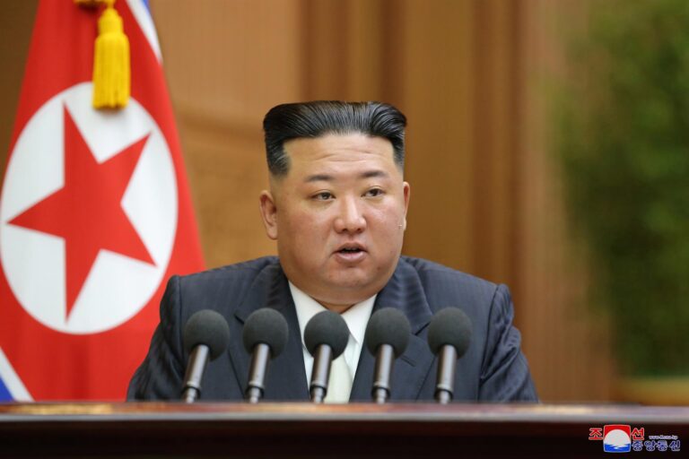 Kim Jong-un llama a tomar medidas para evitar la caída de la natalidad en Corea del Norte