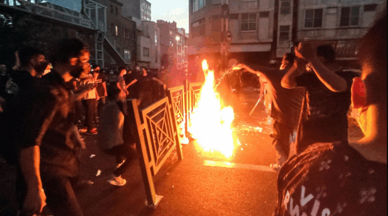 Protestas en Irán por Mahsa Amini cumplen una semana y registran 26 muertos