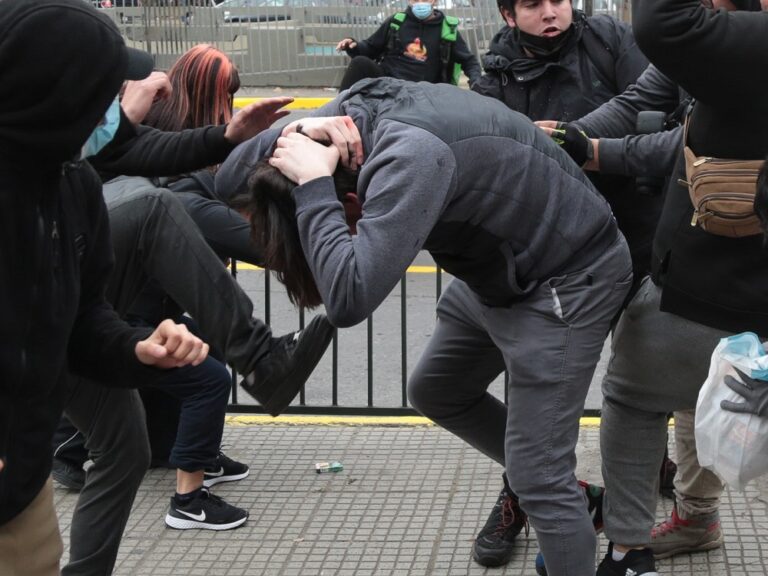 Simón Boric, hermano del presidente Gabriel Boric, fue agredido en el centro de Santiago