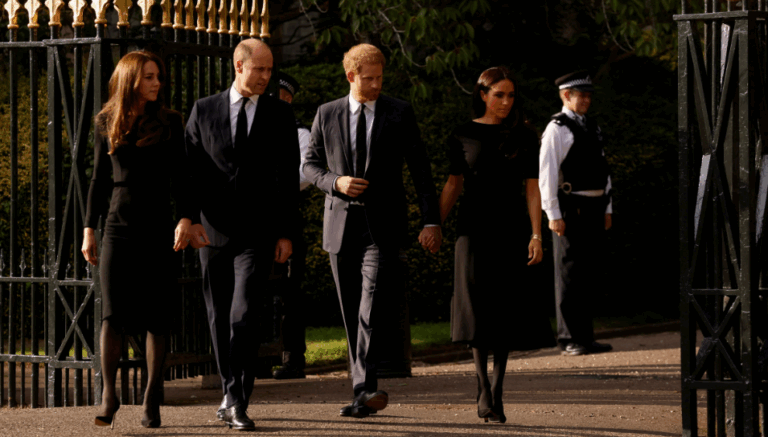 Duques de Sussex reaparecieron en Windsor: Saludaron a la multitud junto a los príncipes de Gales