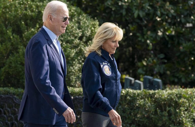 Joe Biden llega a Londres para participar en el funeral de Isabel II