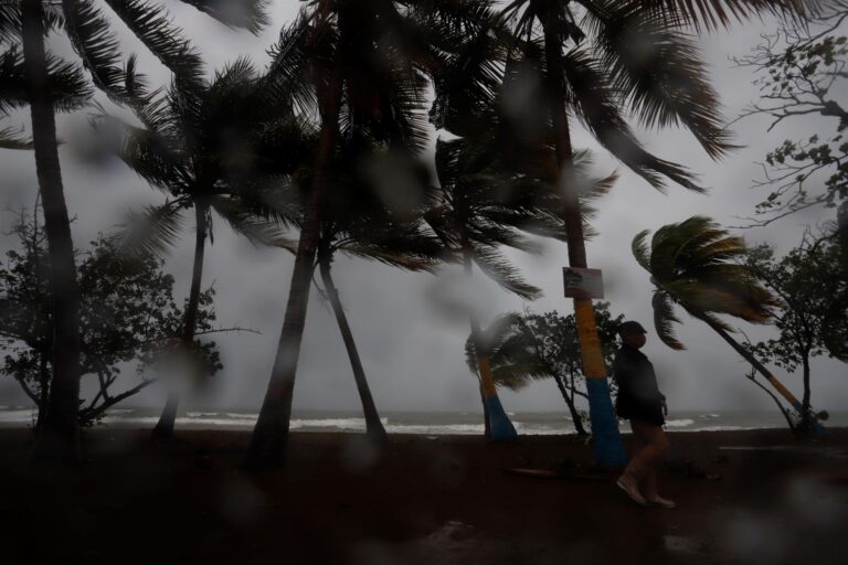Puerto Rico: Declaran emergencia y alerta de huracán ante inminente fortalecimiento de tormenta Fiona