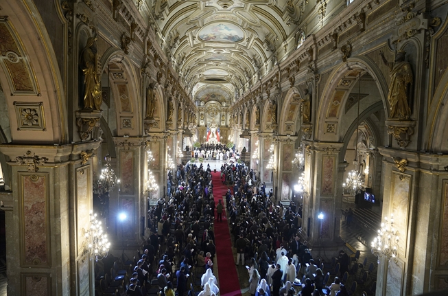 Cardenal Celestino Aós llamó a las autoridades a 